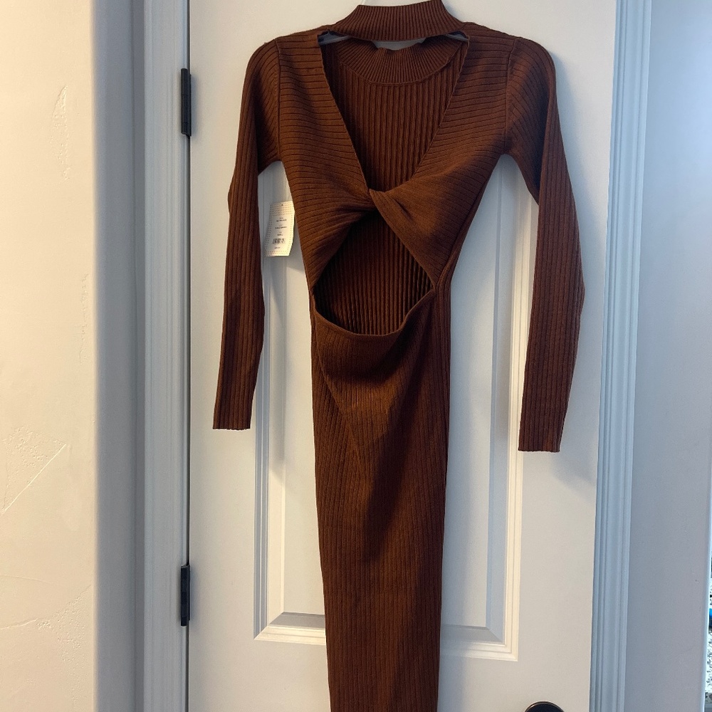 Dress - Picture 5 of 5